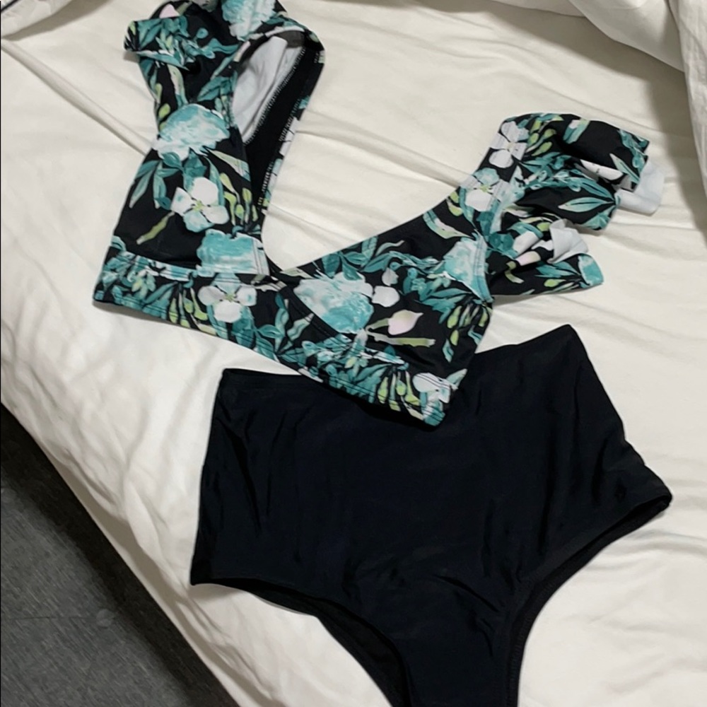 High waisted bikini bottom + riffle bikini top